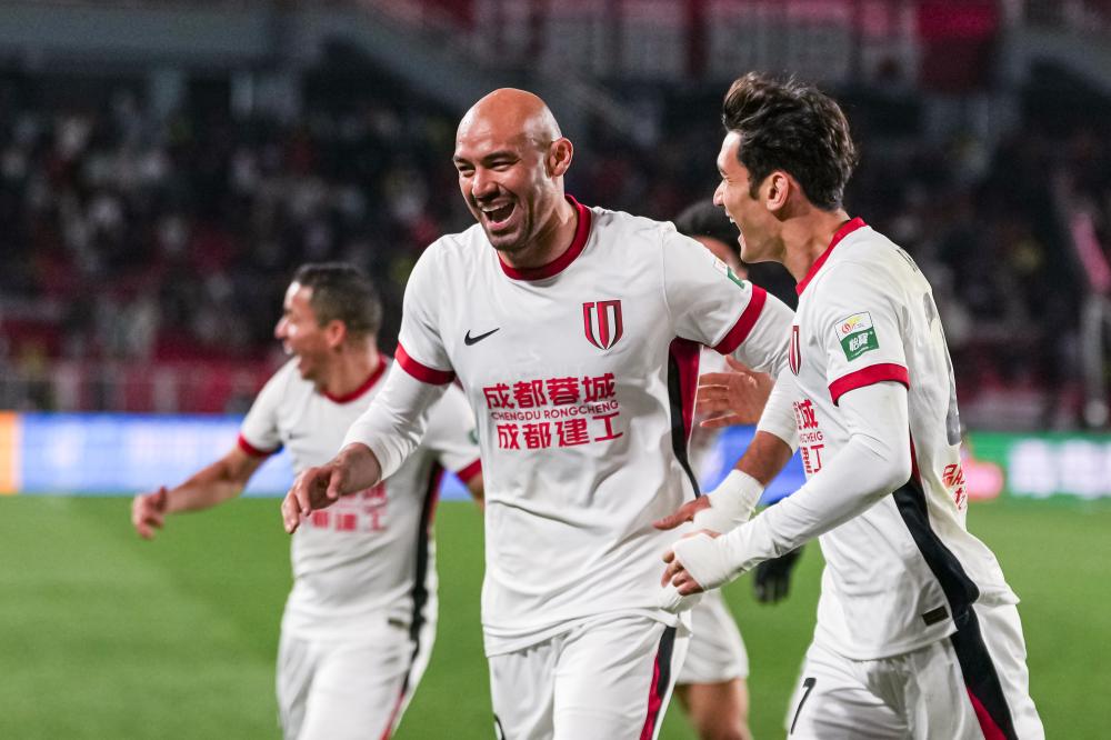 利物浦阿诺德他在进攻防守中的独特价值与影响力解析